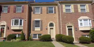 Spacious 4bd 3.5bth Brick-Front Townhome in The Lakes Gallery 1