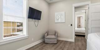 503 Albatross St Gallery 45