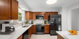 Ready for move in!  Home in water privileged Hillsmere! Gallery 28