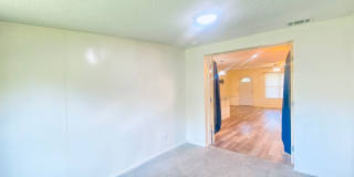 4 Bedroom Home with Large Family Room, Huge Fenced Yard, Workshop & Pool Gallery 35