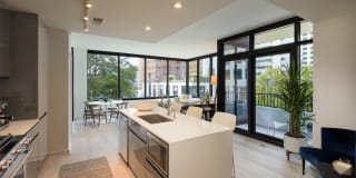 Lilli Midtown Gallery 13