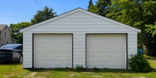 Charming 3 Bedroom Home with Screened Porch and 2 Car Garage Gallery 15