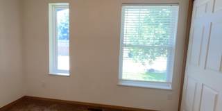 Centrally Located - 3 Bed - 2 Bath - Fenced Yard Gallery 12