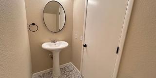 Gated Townhome 3-Bedrooms 2.5-Bathrooms! Gallery 11