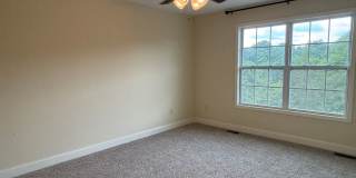 Tri level 2 bed, 2.5 bath Condo! Lakeridge School District. Gallery 18