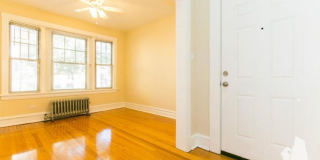 1607 West Berteau Gallery 1