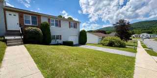3 Bedroom 1.5 Bathroom House Available in Dillsburg! Gallery 1