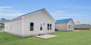 136 Macdonald Boulevard Gallery 3