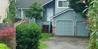 3 Bedroom + 2 Bath +Family Room Tri-Level Lynnwood $2950 per Month Gallery 1