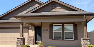 4 bedroom 2 bath large loft area upstairs / All bedrooms downstairs Gallery 1