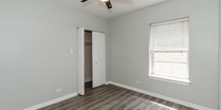2414 N KILBOURN Avenue Gallery 7