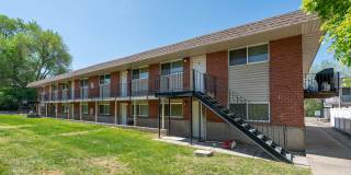 Sunny & Inviting Apartment with Clean Finishes in Great Location Gallery 1