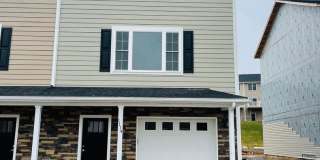 Like New Townhouse for Rent - END UNIT Gallery 1