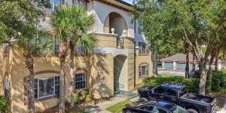 Spacious 1-Bedroom Condo with Screened Balcony & Community Pool Gallery 1