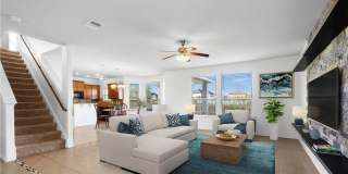 GORGEOUS 4-bedroom 2.5 bathroom house in The Landing at Clear Creek! Gallery 5