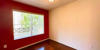 Lovely Spacious Eastlake Condo Gallery 13