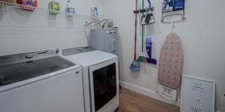 207 W Giddens Ave Gallery 13