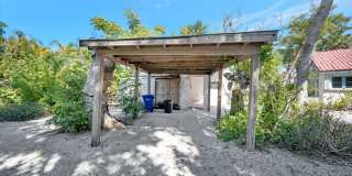 ALL THE CHARM! - Siesta Key 1+ acre on the Bay - 3 bed/ 2 bath pool home Gallery 10