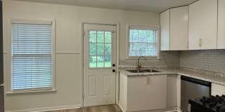2/1 COMING SOON -NEWLY RENOVATED Gallery 7
