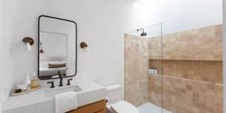 Fully Furnished Luxury Retreat in Pierpont! Gallery 24