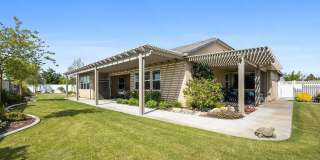 Comfortable & Welcoming 2BD/2BA Home in a Prestigious 55+ HOA Community! Gallery 15