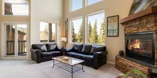 Bright and updated 3 bedroom with loft, In Unit Washer & Dryer, Large windows Gallery 1