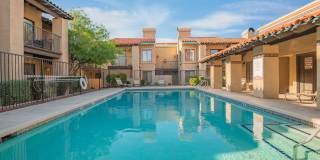 Two Bedroom Apartment Home with Beautfiul Courtyard views Gallery 19