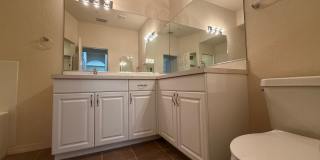 Beautiful 3 room /2.5 bath Gated Community W/ Pool Close to the Skyway Gallery 22