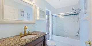 250 SE 44th Street Gallery 14