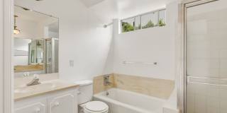 HUGE 2 bed 2 bath in Prime Santa Monica! Gallery 26