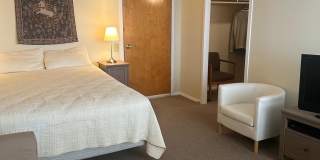 3939 ROLAND Avenue Gallery 7