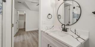 4056-1 Biltmore Avenue Gallery 15