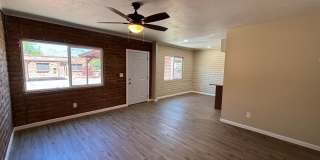Centrally located 2 Bedroom Townhouse with Enclosed Yard! Gallery 4
