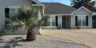 Central Roseville Single Story, 3 Bedroom, 2 Bath, 2 Car Garage Close to schools & Shopping Gallery 4