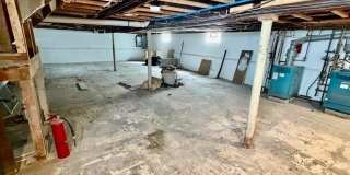 211 W walnut Gallery 13