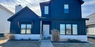 Easy Living with AMRR: Beautiful 4-Bedroom Home Near HEB Gallery 1