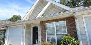 Great 2 Bedroom 2 Bath Townhouse with Garage Gallery 1