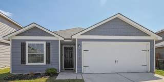 2 Week Free Move-In Special! 3 Bed / 2 Bath in Luckey Ranch – Hardwood Floors + Fridge, W/D Included Gallery 1