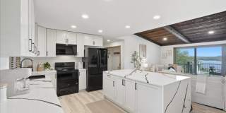 Luxury Lakefront House - Fully Furnished Gallery 3