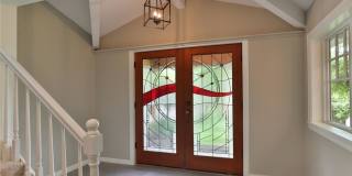 4 bd 2.5 bathroom single family home in Bellevue Gallery 4