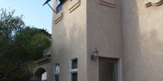 3 Bedroom Townhome with Rooftop Deck in Pacific Beach Gallery 1
