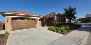 Gorgeous 4 Bedroom 3 Bath Home with a Pool and SOLAR in Clovis! Gallery 1