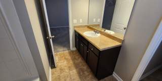 Spacious 3 Bedroom Home with 2-Car Garage in Union City! Gallery 9