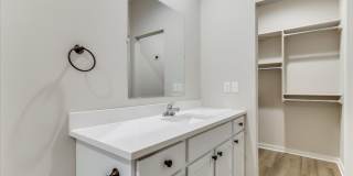 Beautiful Three Bedroom, Two Bathroom Gallery 18