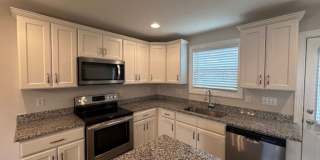 Modern 3BR/2.5BA Duplex – Perfect Location, Plenty of Space! Gallery 1