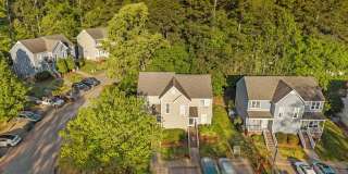 Fantastic End-Unit Townhome Available Now! Gallery 24