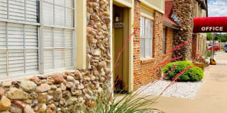3907 Englewood Circle Gallery 21