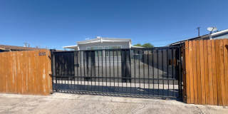 Newly Remodeled 3 bed/2 bath Home - Fully Gated! Gallery 3