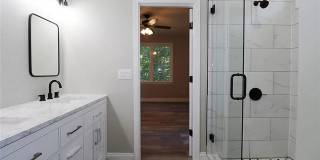 Room in 4 Bedroom Home at Polar Rock Rd SW Gallery 13