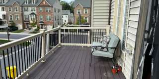 Gorgeous 4-Bed 3.5-Bath Townhouse next to Ft Meade Gallery 32